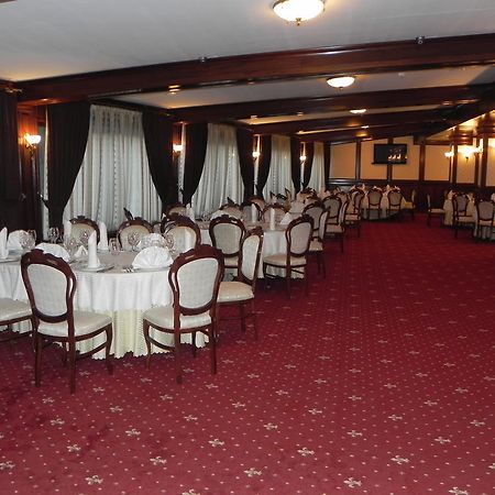 Hestia Hotel Кълъраш Екстериор снимка