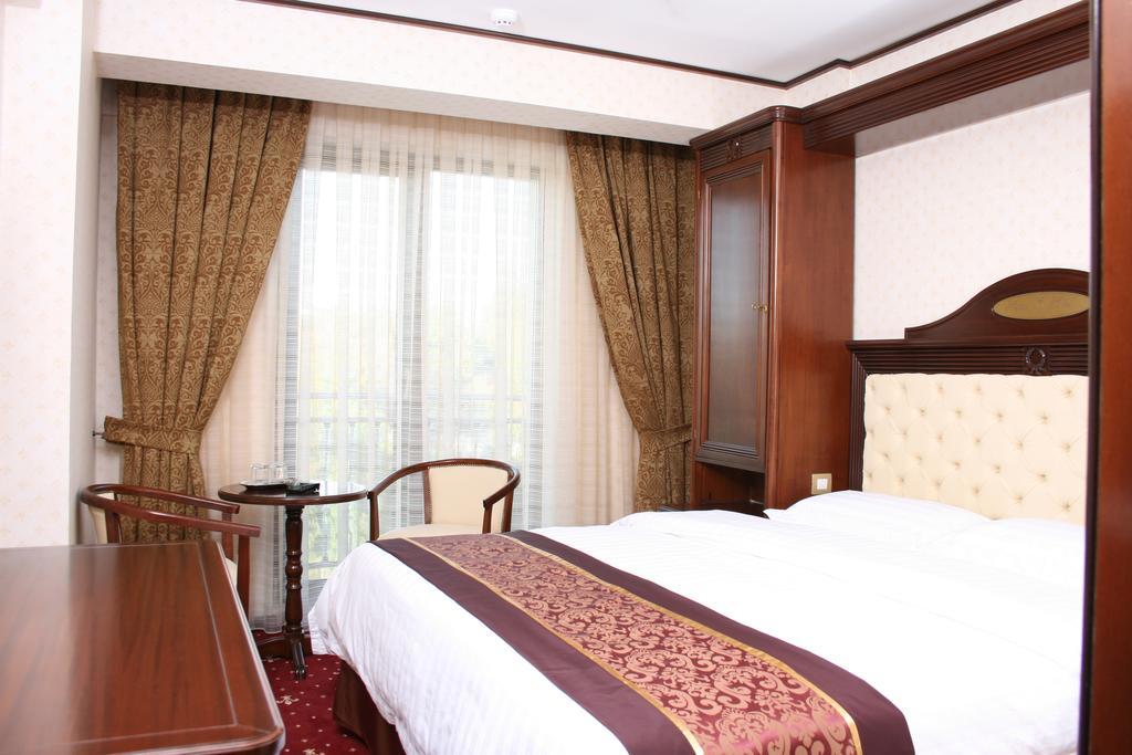 Hestia Hotel Кълъраш Стая снимка