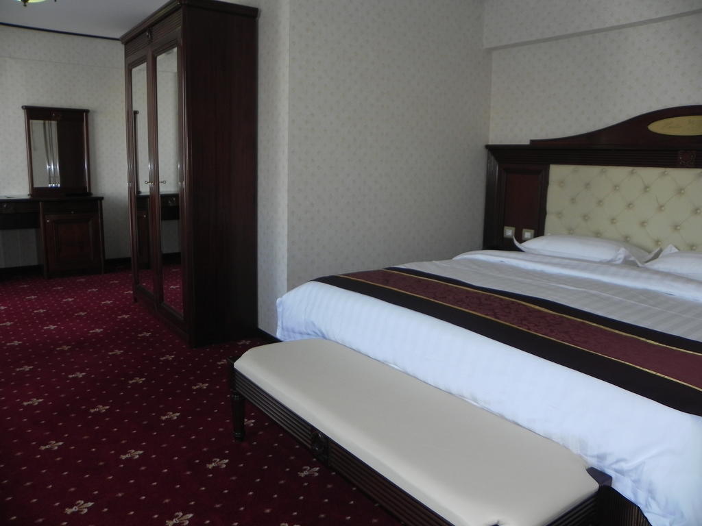 Hestia Hotel Кълъраш Стая снимка