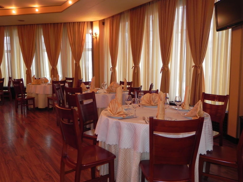Hestia Hotel Кълъраш Екстериор снимка