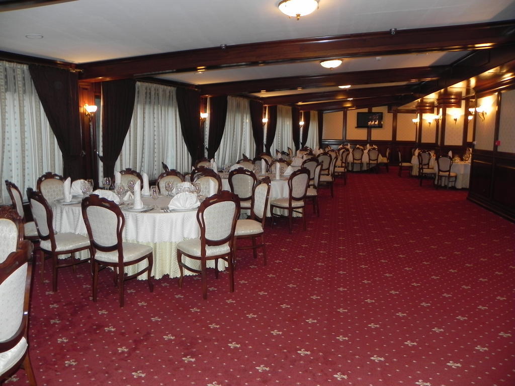 Hestia Hotel Кълъраш Екстериор снимка
