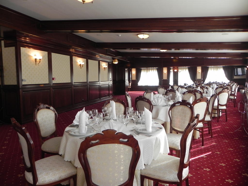 Hestia Hotel Кълъраш Екстериор снимка