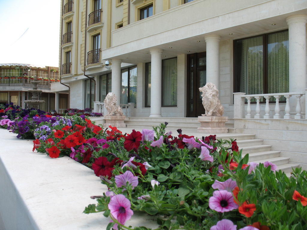 Hestia Hotel Кълъраш Екстериор снимка