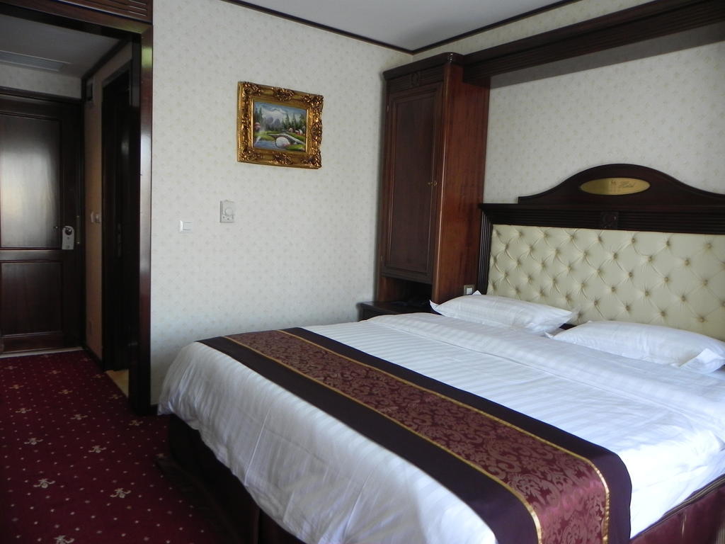 Hestia Hotel Кълъраш Стая снимка