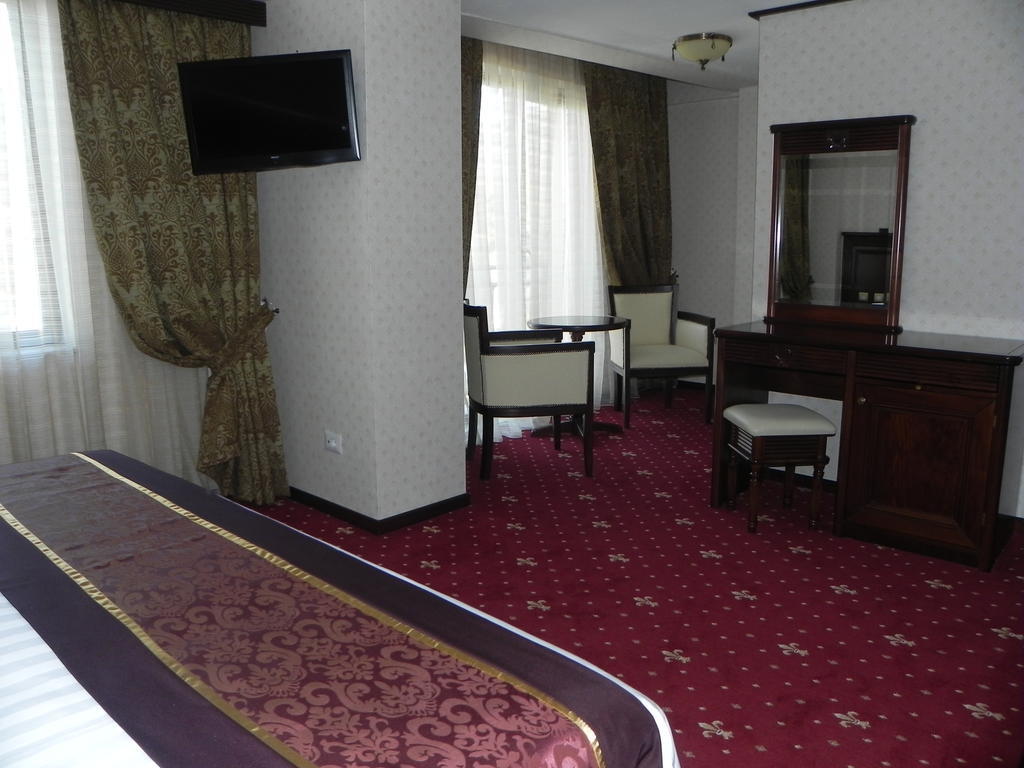 Hestia Hotel Кълъраш Стая снимка